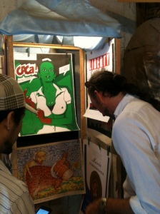 Dan Smith and Claudio Sotolongo find a poster by Darwin Fornés in a shop in La Habana.